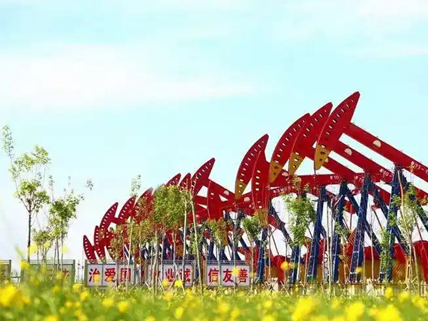 大港油田井下作业公司自动推送管装置减负赋能